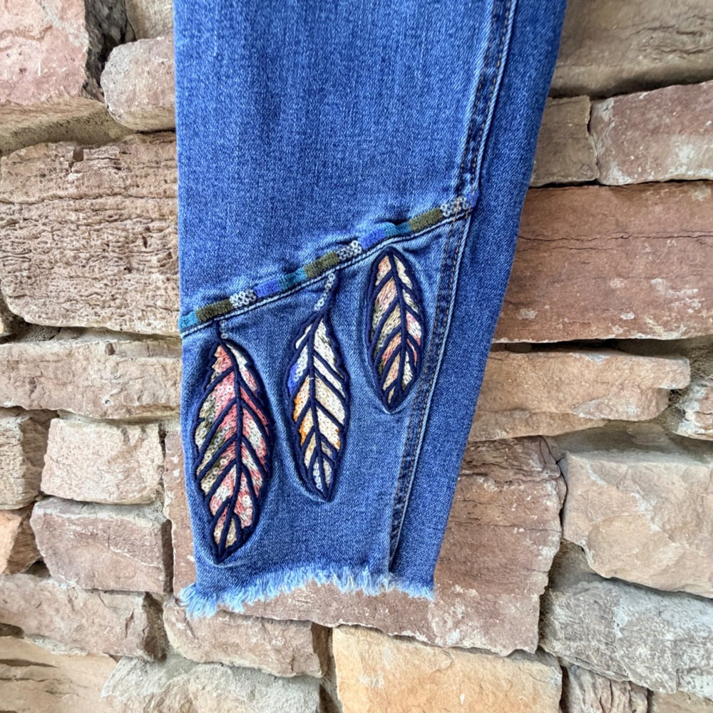 Miss Me Womens 29 Ankle Skinny Jeans Embroidered Feather Hem Medium Wash